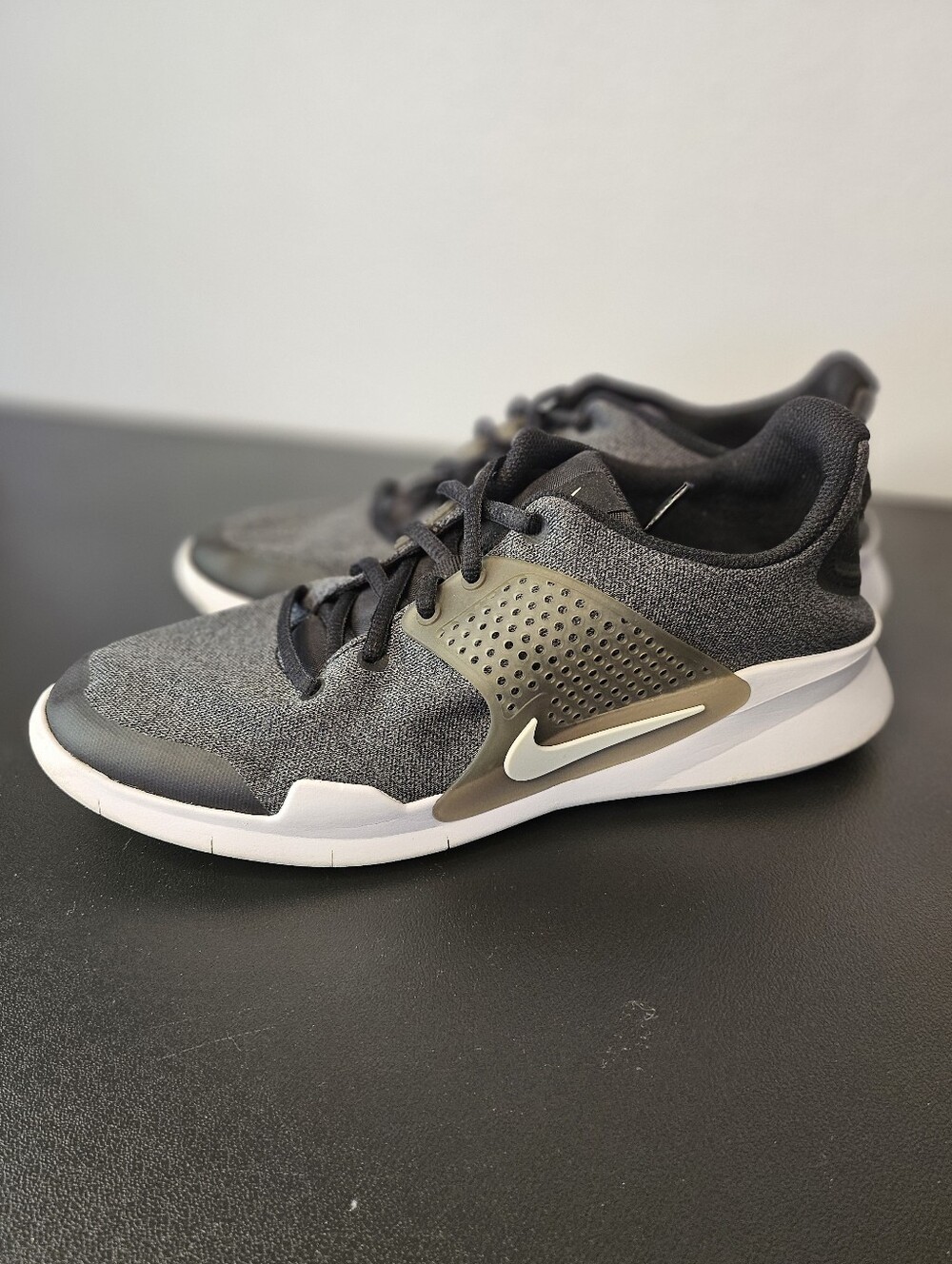 Nike Men’s Gray and Black Athletic Training Shoes with White Sole